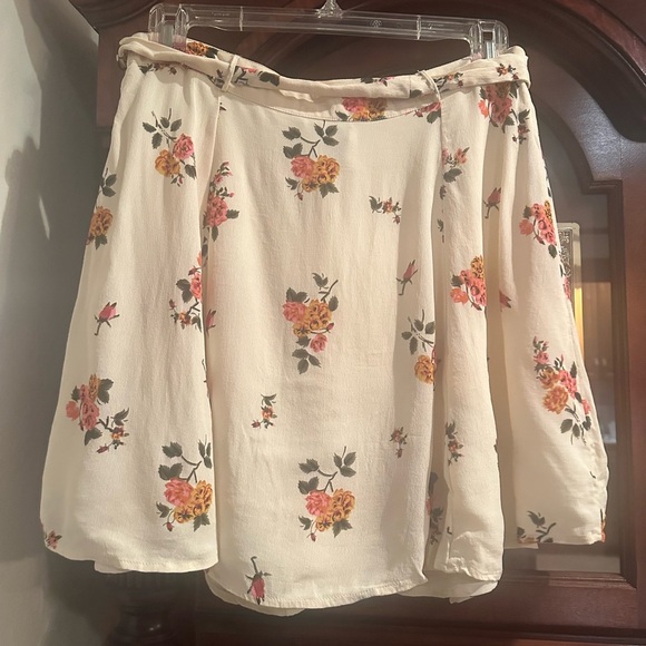 Privacy Please Skirt - Picture 3 of 5